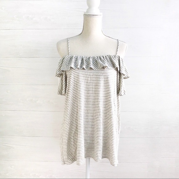 Pinkblush Tops - {Pink Blush} Cold shoulder top, M